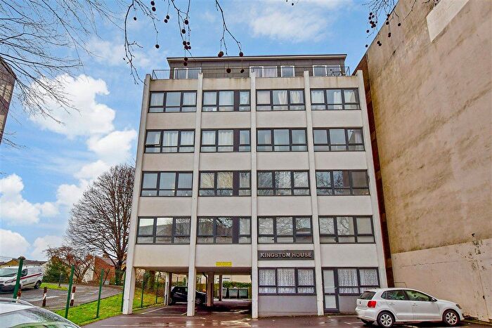 2 Bedroom Flat For Sale In Kingston Crescent, Portsmouth, Hampshire, PO2