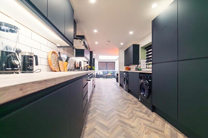 6 Bedroom Terraced House To Rent In Spencer Street, Cathays, CF24