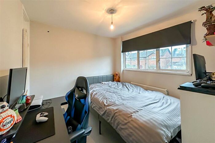 3 Bedroom Semi-Detached House For Sale In Windmill Avenue, St. Albans, Hertfordshire, AL4