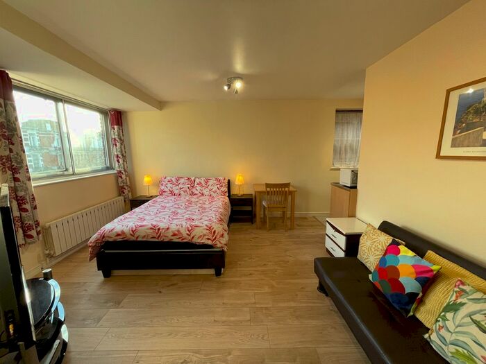 Studio To Rent In Cromwell Road, London, SW5