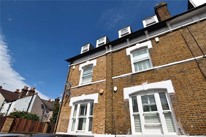 2 Bedroom Apartment To Rent In Clifton Road, London, SE25