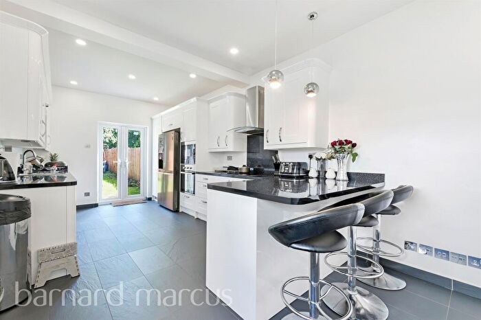 3 Bedroom Semi-Detached House For Sale In Waddon Park Avenue, Croydon, CR0