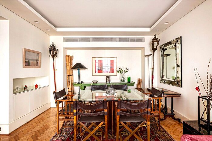 3 Bedroom Flat To Rent In Upper Grosvenor Street, Mayfair, London, W1K