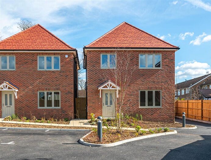 3 Bedroom Semi-Detached House For Sale In - Weatherhill Road, Smallfield, Horley, RH6