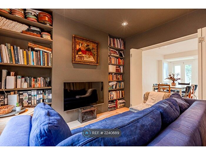 4 Bedroom Terraced House To Rent In Gifford Street, London, N1