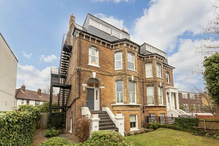2 Bedroom Flat To Rent In Stanley Road, Teddington, TW11
