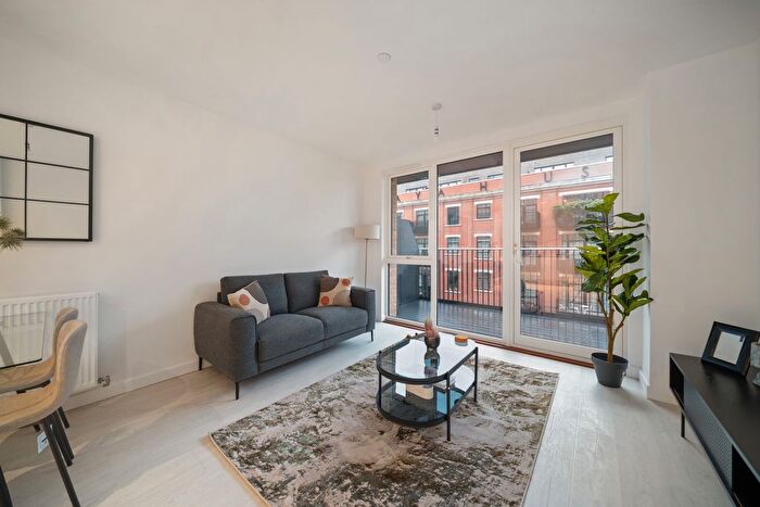 1 Bedroom Flat To Rent In Farine Avenue, Hayes, UB3