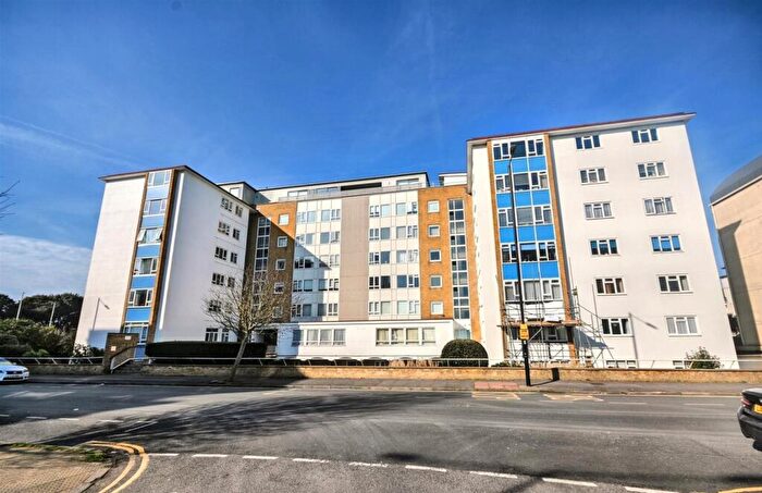 2 Bedroom Flat For Sale In Chiswick Place, Eastbourne, BN21