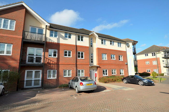 2 Bedroom Apartment To Rent In School Meadow, GU2