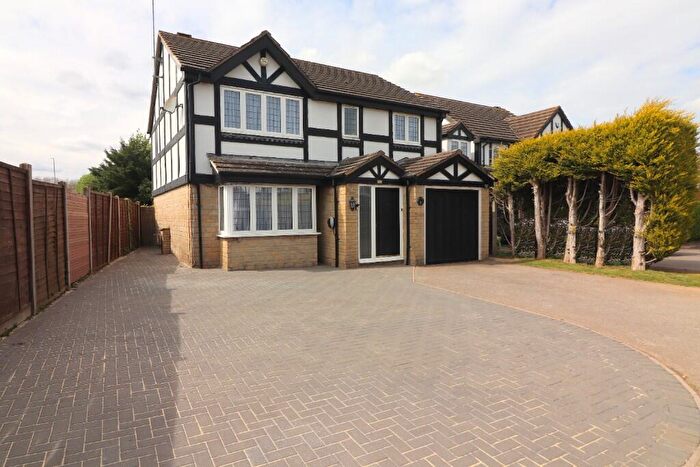 4 Bedroom Detached House For Sale In Burford Close, Barton Hills, Luton, LU3