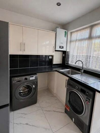 3 Bedroom Semi-Detached House To Rent In Sunnycroft Road, Southall, Middlesex, UB1