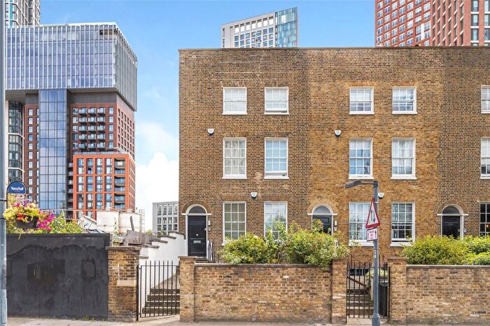 2 Bedroom Flat For Sale In Wandsworth Road, London, SW8
