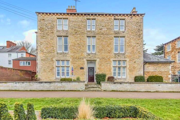 1 Bedroom Flat To Rent In Ayston Road, LE15