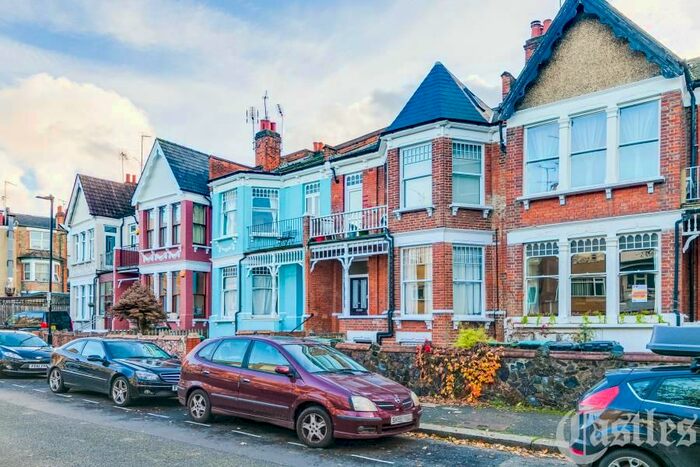2 Bedroom Flat To Rent In Rosebery Gardens, Crouch End, N8