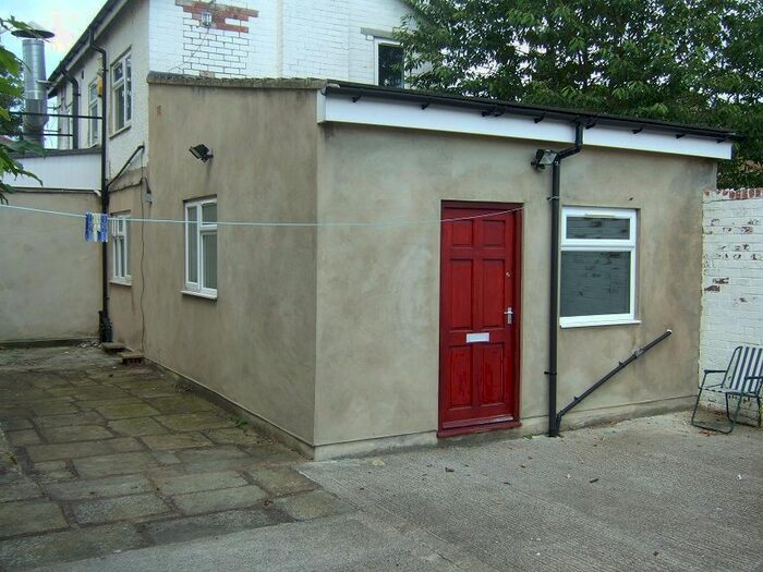 1 Bedroom Flat To Rent In Oakhill Road, Birstall, Batley, WF17