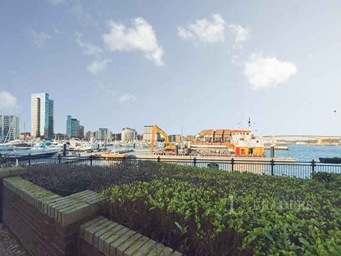 2 Bedroom Flat To Rent In Pacific Close, Ocean Village, Southampton, SO14