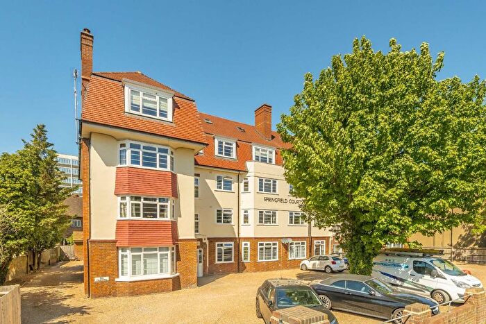 2 Bedroom Flat For Sale In Springfield Road, Kingston Upon Thames, KT1