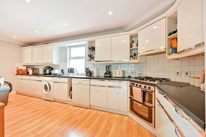 2 Bedroom Flat To Rent In Kingston Hill, Kingston, Kingston Upon Thames, KT2