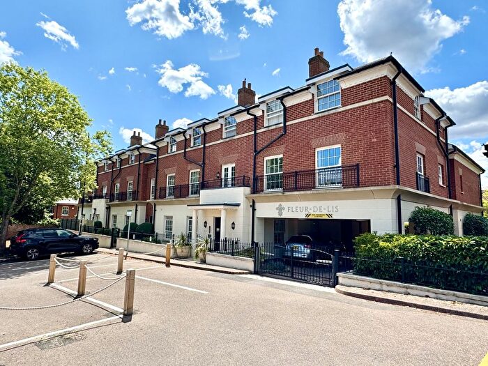 1 Bedroom Flat For Sale In Fleur De Lis, Hartley Wintney, RG27