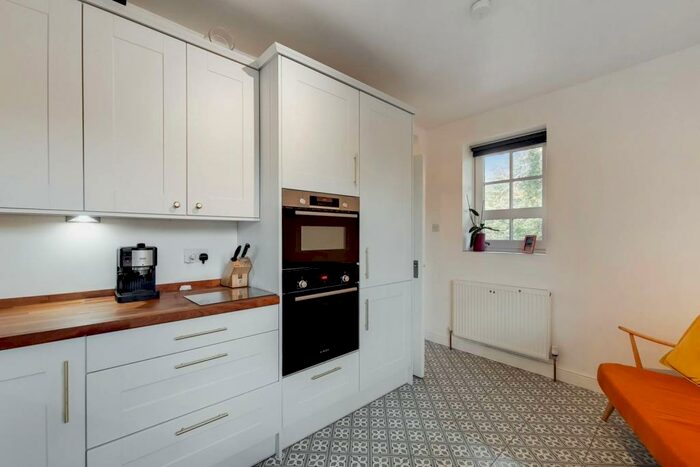 2 Bedroom Flat To Rent In Tyers Street, Vauxhall, London, SE11