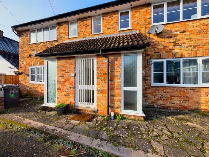 2 Bedroom Flat To Rent In Old Forge Road, Loudwater, High Wycombe, HP10