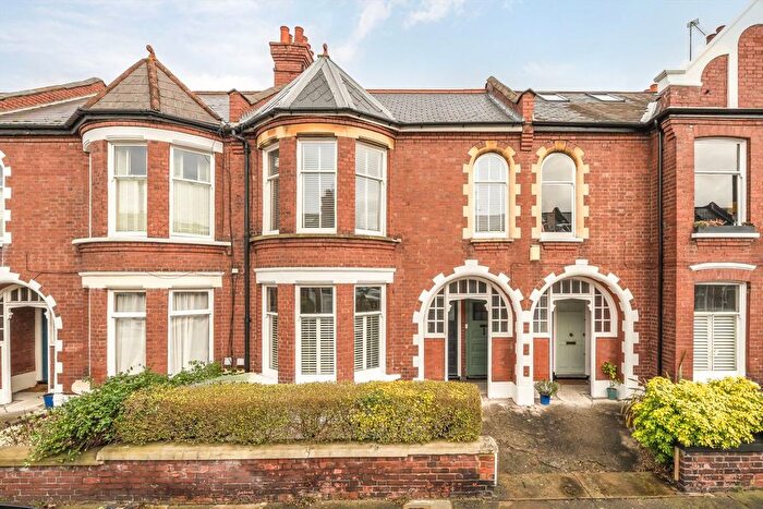 2 Bedroom Flat For Sale In Fieldhouse Road, Balham, SW12