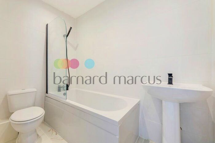 3 Bedroom Flat To Rent In Egerton Road, London, SE25