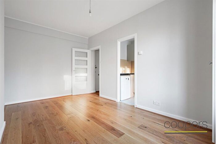 1 Bedroom Flat To Rent In Brixton Hill, London, SW2