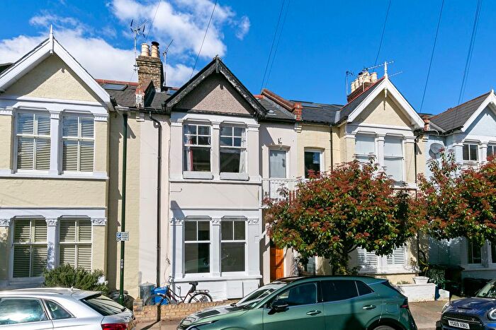 1 Bedroom Flat For Sale In Seymour Gardens, Twickenham, TW1