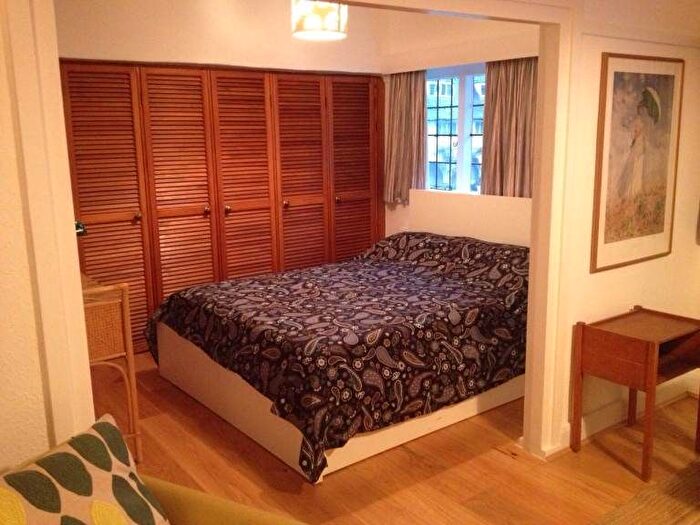 2 Bedroom Flat For Sale In Waterlow Court, Heath Close, , London, NW11