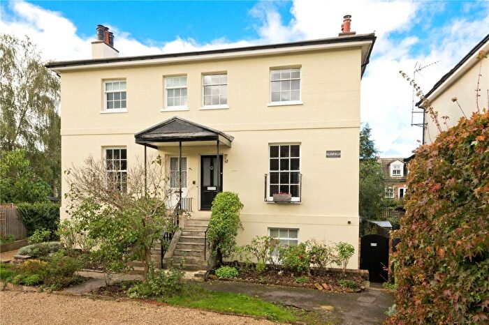 3 Bedroom Maisonette For Sale In Portsmouth Road, Esher, Surrey, KT10