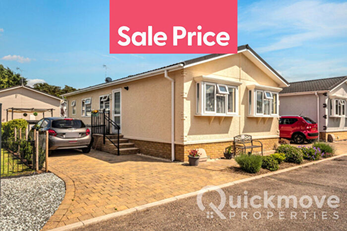 2 Bedroom Park Home For Sale In Bordon, Hampshire, GU35