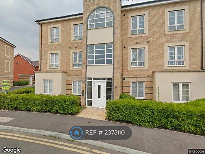 2 Bedroom Flat To Rent In Fisher Place, Slough, SL3