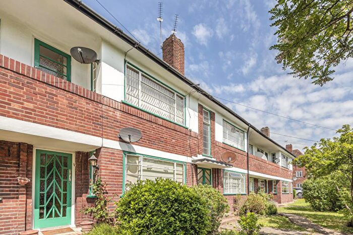 2 Bedroom Flat To Rent In Ossulton Way, East Finchley, N2