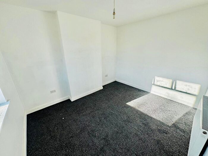 3 Bedroom Detached House To Rent In Cinder Bank, Dudley, DY2