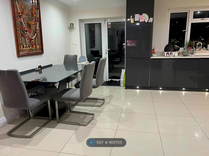 4 Bedroom Terraced House To Rent In Rosebery Avenue, Harrow, HA2