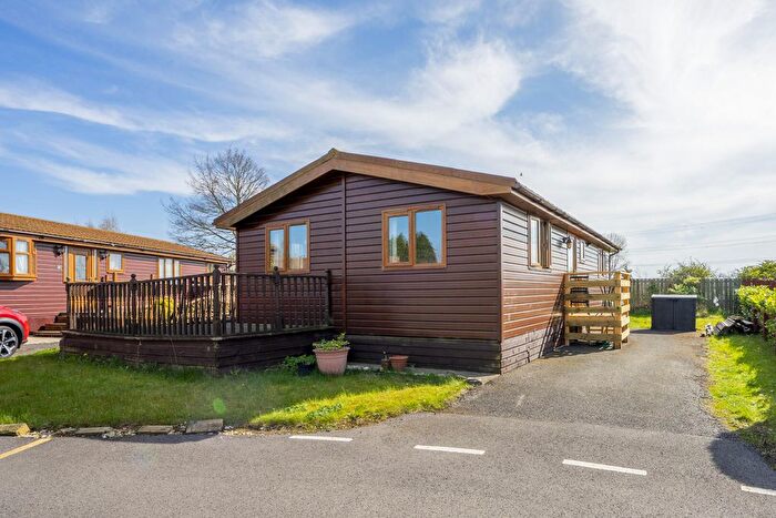 2 Bedroom Park Home For Sale In Hull Road, Wilberfoss, YO41