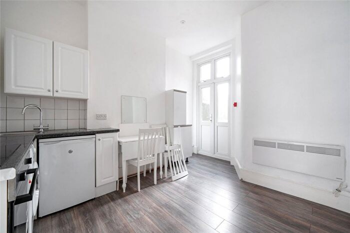 1 Bedroom Flat To Rent In Lascotts Road, Wood Green, London, N22