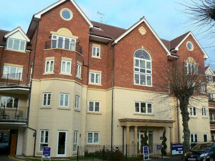 2 Bedroom Apartment To Rent In West Byfleet, Surrey, KT14