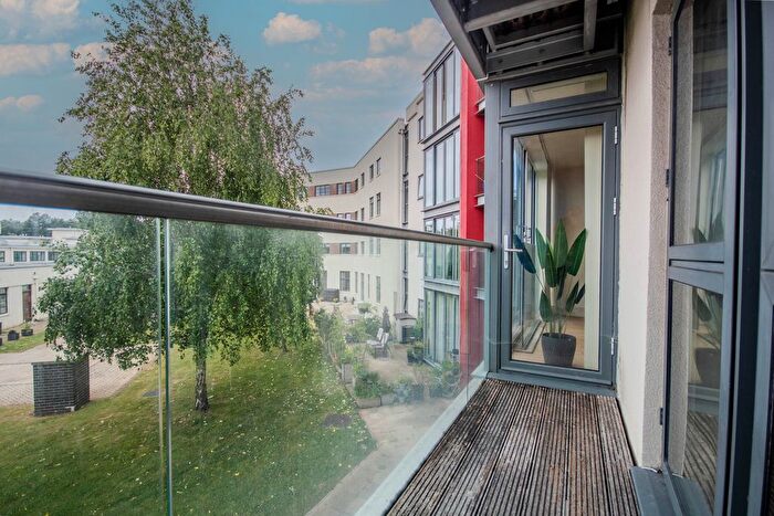 1 Bedroom Flat For Sale In Hayes Road, Penarth, CF64