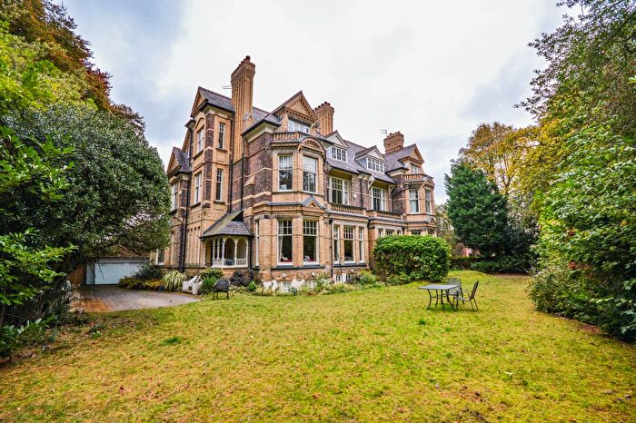 3 Bedroom Flat For Sale In Bentinck Road, Altrincham, WA14