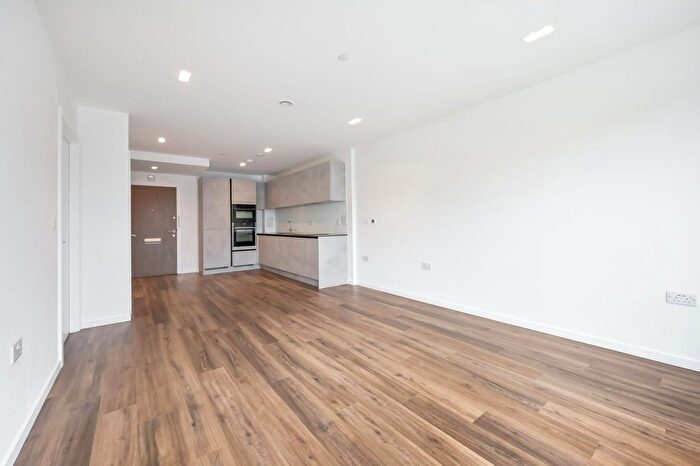 1 Bedroom Flat To Rent In Murchison Gardens, London, W10