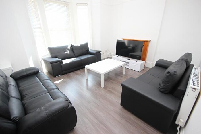 6 Bedroom Terraced House To Rent In Salisbury Road, L15