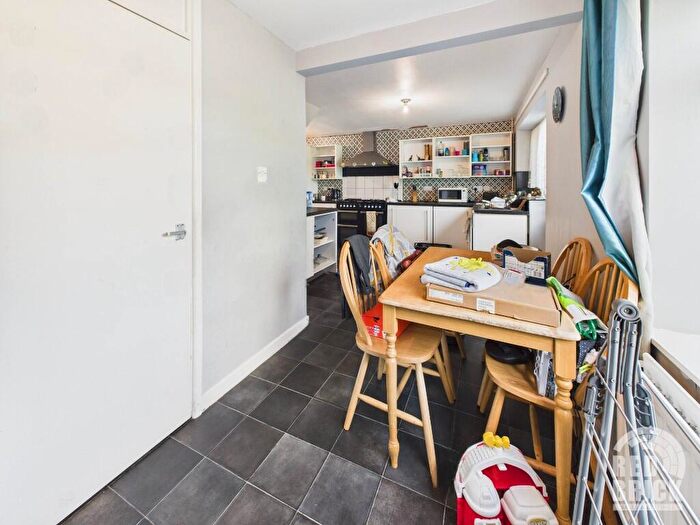 3 Bedroom Terraced House For Sale In Adkinson Avenue, Rugby, Warwickshire, CV22