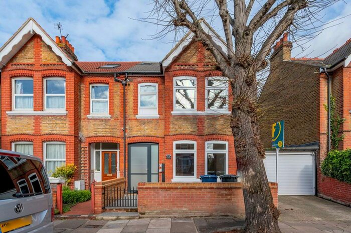 2 Bedroom Flat To Rent In Overdale Road, South Ealing, London, W5