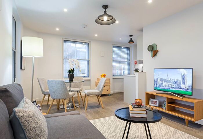 1 Bedroom Flat To Rent In Rathbone Place, London, W1T