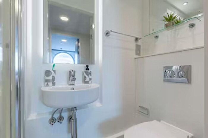 1 Bedroom Flat To Rent In Livin - City Rd, Cardiff, CF24