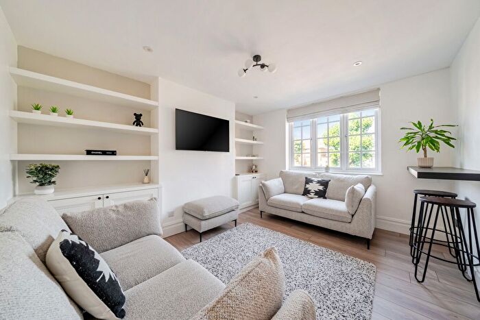 2 Bedroom Flat For Sale In Frogmore, Putney, SW18