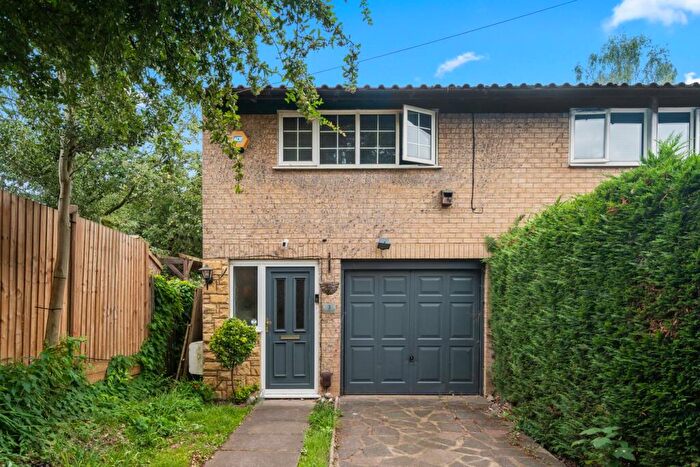 2 Bedroom End Of Terrace House For Sale In Simmonds Rise, Hemel Hempstead, HP3