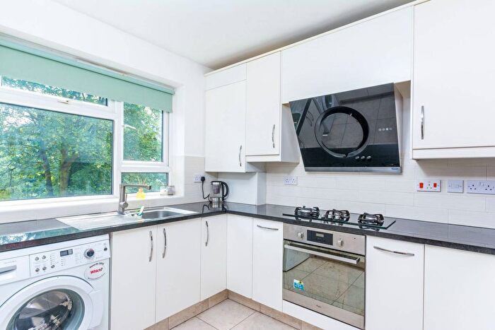 2 Bedroom Flat To Rent In Oxford Road South, Gunnersbury, London, W4